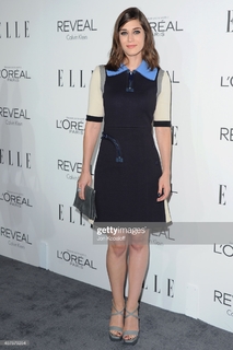 Lizzy Caplan feet photo thumbnail