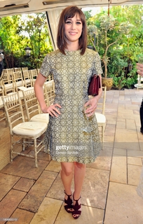 Lizzy Caplan feet photo thumbnail