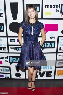 Lizzy Caplan feet photo thumbnail