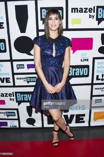 Lizzy Caplan feet photo thumbnail