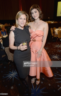 Lizzy Caplan feet photo thumbnail