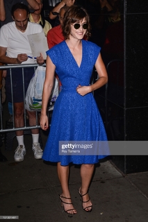 Lizzy Caplan feet photo thumbnail
