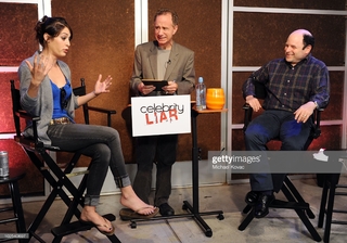 Lizzy Caplan feet photo thumbnail