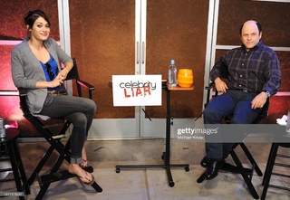 Lizzy Caplan feet photo thumbnail