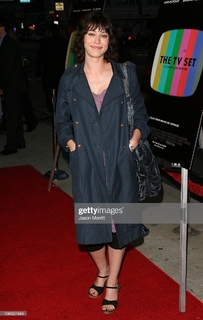 Lizzy Caplan feet photo thumbnail