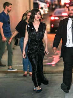 Lizzy Caplan feet photo thumbnail