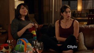 Lizzy Caplan feet photo thumbnail