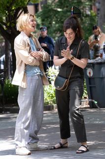 Lizzy Caplan feet photo thumbnail