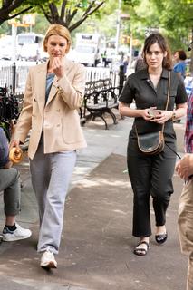 Lizzy Caplan feet photo thumbnail