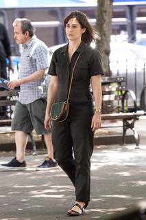 Lizzy Caplan feet photo thumbnail