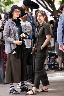 Lizzy Caplan feet photo thumbnail