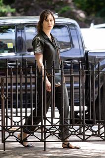 Lizzy Caplan feet photo thumbnail