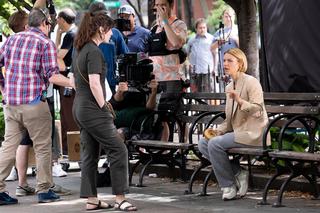 Lizzy Caplan feet photo thumbnail