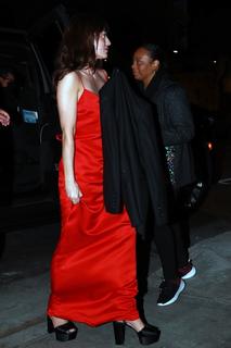 Lizzy Caplan feet photo thumbnail