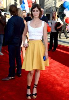 Lizzy Caplan feet photo thumbnail