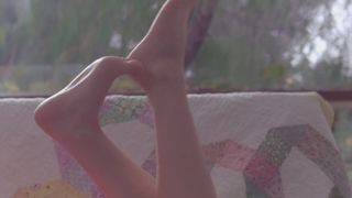 Lizzy Caplan feet photo 3