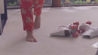 Lizzy Caplan feet photo 1