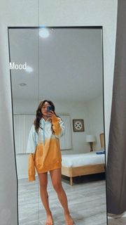 Lizzy Capri feet photo 1