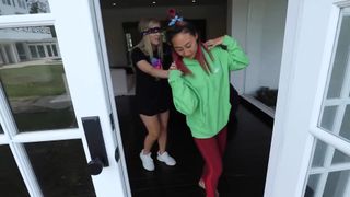 Lizzy Capri feet photo 1