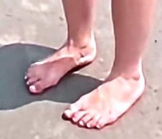 Lizzy Wurst feet photo 6