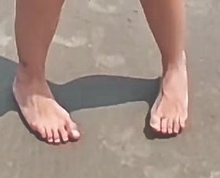 Lizzy Wurst feet photo 1