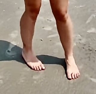 Lizzy Wurst feet photo 9