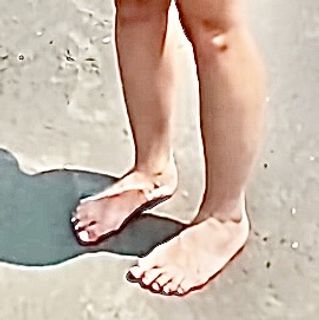 Lizzy Wurst feet photo 6
