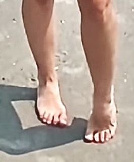 Lizzy Wurst feet photo 4
