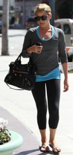 Lo Bosworth feet photo 16