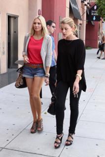 Lo Bosworth feet photo 18