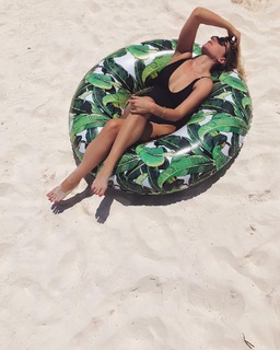 Lo Bosworth feet photo 7