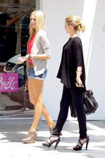 Lo Bosworth feet photo 15