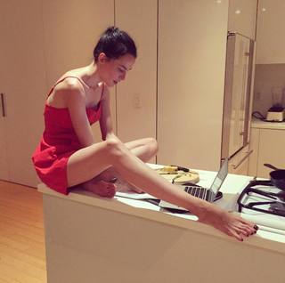 Loan Chabanol feet photo 8