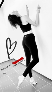 Loan Chabanol feet photo 6