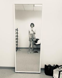 Loan Chabanol feet photo 2