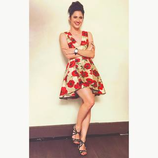 Lodovica Comello feet photo thumbnail