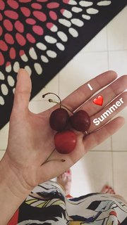 Lodovica Comello feet photo thumbnail