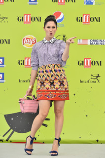 Lodovica Comello feet photo thumbnail