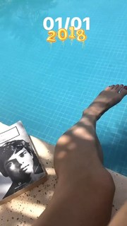 Lodovica Comello feet photo thumbnail