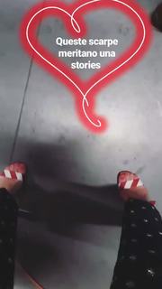 Lodovica Comello feet photo thumbnail