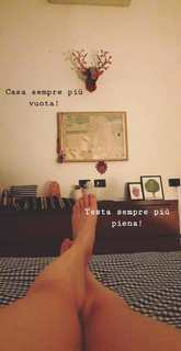 Lodovica Comello feet photo thumbnail