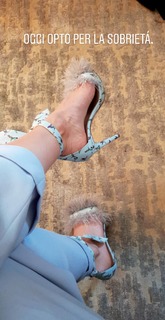 Lodovica Comello feet photo thumbnail