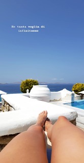 Lodovica Comello feet photo thumbnail