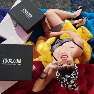 Lodovica Comello feet photo thumbnail