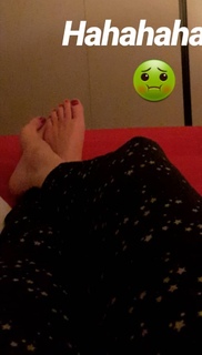 Lodovica Comello feet photo thumbnail