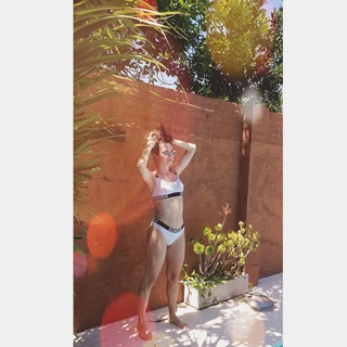 Lodovica Comello feet photo thumbnail