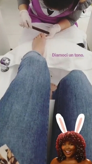 Lodovica Comello feet photo thumbnail