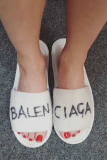 Lodovica Comello feet photo thumbnail