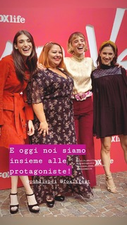 Lodovica Comello feet photo thumbnail