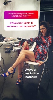 Lodovica Comello feet photo thumbnail